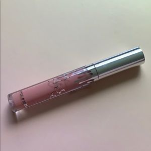 Kylie Cosmetics Velvet Liquid Lipstick in “Bare”